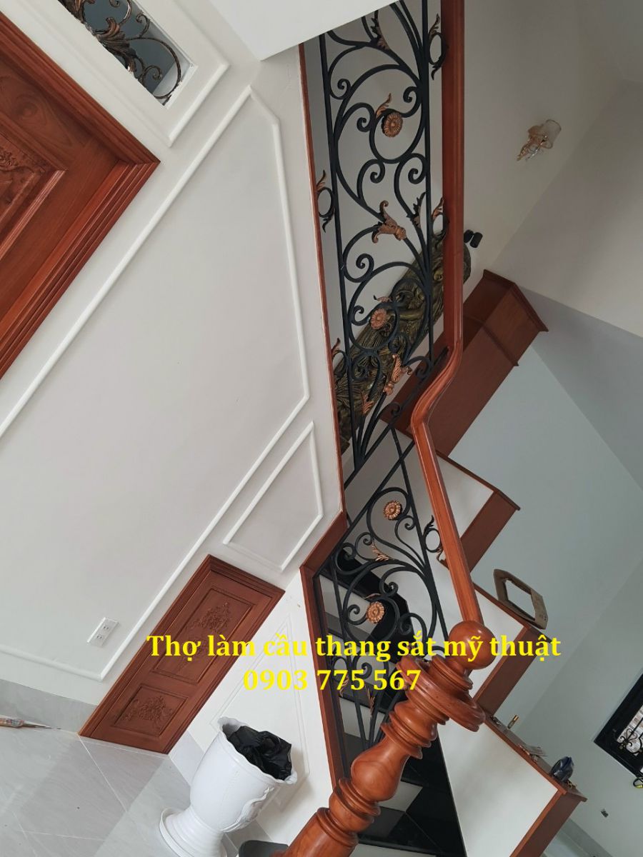 Cầu Thang Sắt Mỹ Thuật ở Long Thành