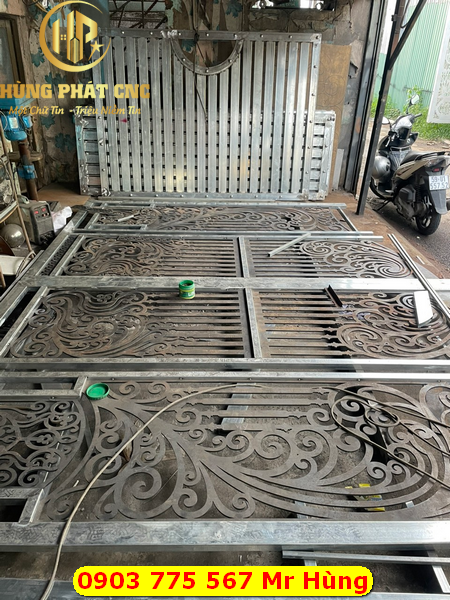 Cửa cổng sắt CNC - Sản xuất tại Xưởng Quận 9