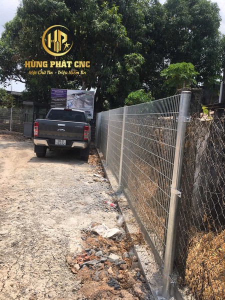 Ưu Điểm Vượt Trội Của Công Nghệ Chống Gỉ Sét Hùng Phát CNC: Hàng Rào Lưới Thép Giá Rẻ Đức Huệ Long An