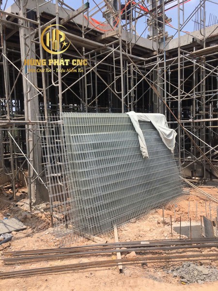 Lợi ích khi lựa chọn HÙNG PHÁT CNC làm đối tác cung cấp hàng rào lưới thép hàn tại Đức Hòa, Long An: Hàng Rào Lưới Thép Hàn Đức Hòa Long An