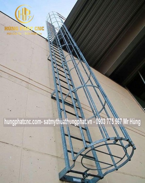 Cầu thang sắt thoát hiểm ngoài trời tp hcm
