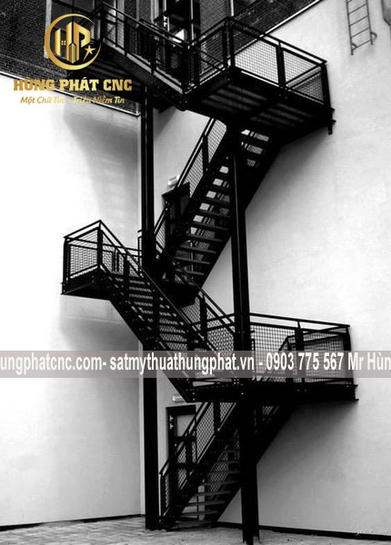 Cầu thang thoát hiểm phòng trọ tp hcm
