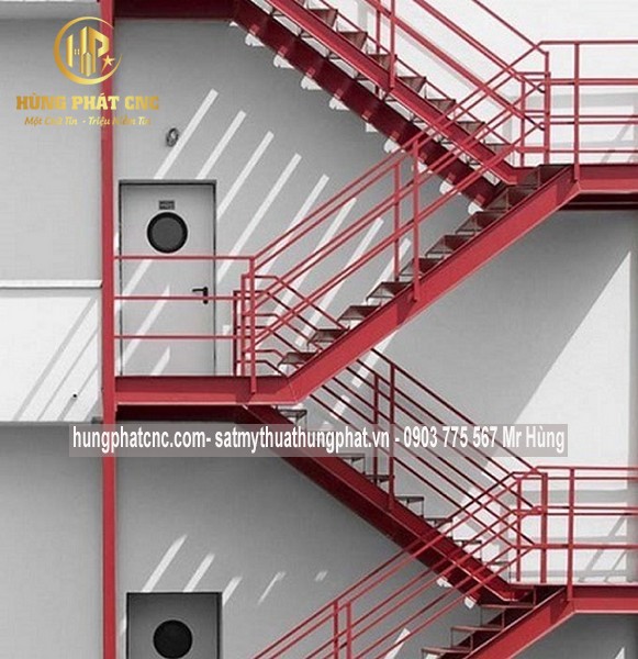 Cầu thang sắt thoát hiểm trường học tp hcm