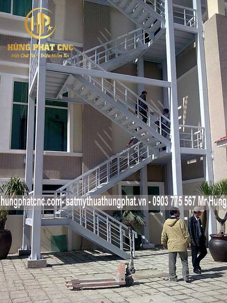 Làm cầu thang thoát hiểm chung cư tp hcm | 0903 775 567 Mr Hùng