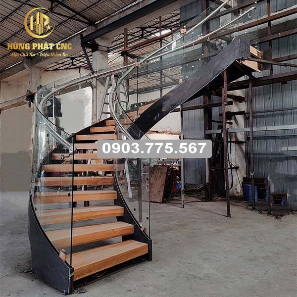 Cầu thang xoắn ốc giá bao nhiêu