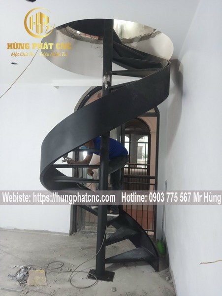 cầu thang xoắn ốc có thể là một yếu tố thu hút người mua trong trường hợp bạn quyết định bán nhà trong tương lai.#1 Cầu thang xoắn ốc ở Kiên Giang