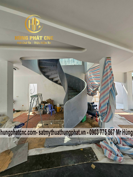 Mẫu cầu thang xoắn ốc lên sân thượng tiết kiệm diện tích mà đi lại rất dễ và an toàn được rất nhiều gia đình chọn lựa#1 Cầu thang xoắn ốc Phú Mỹ