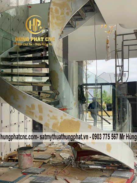 #1 Làm cầu thang xoắn ốc quận 4 có đội ngũ thợ gần 10 năm kinh nghiệm trong lĩnh vực này.
