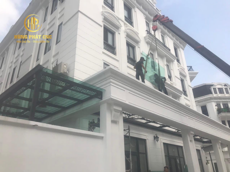 Tùy theo mỗi thiết kiến trúc mỗi công trình mỗi căn nhà và sở thích của gia chủ. Làm mái kính nghệ thuật quận 3