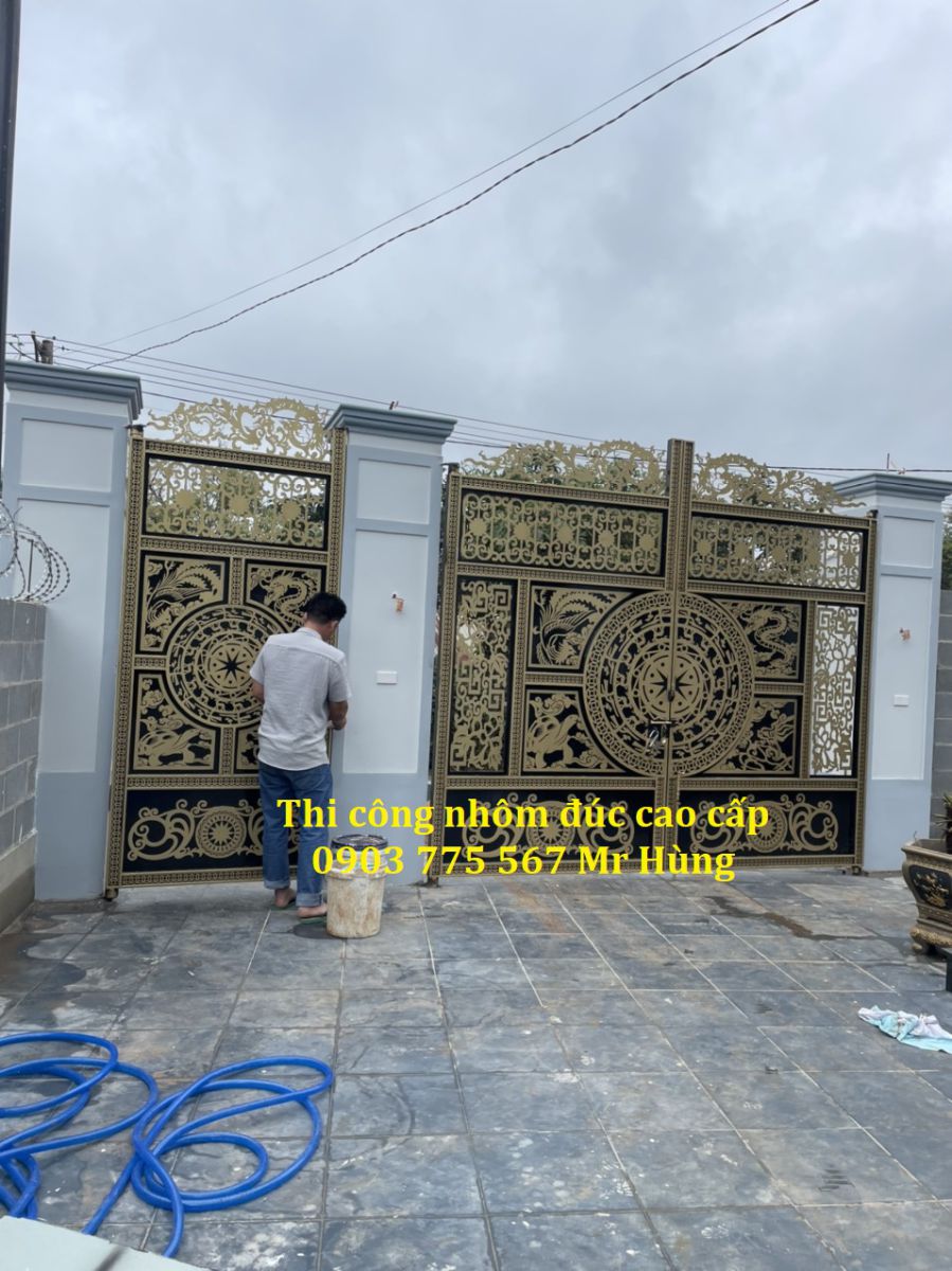【#1】Làm cửa cổng nhôm đúc tại quận 2